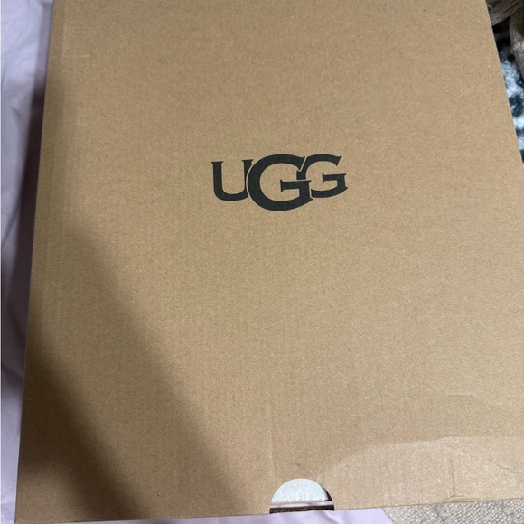 UGG Tan Shoe Box - Picture 1 of 9